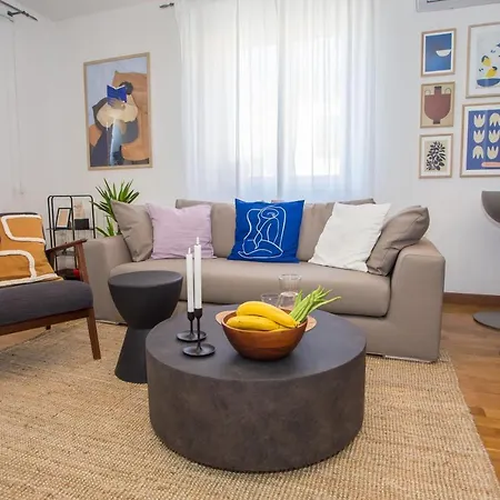 Good Mood 2-bedroom 10mins From Apartman *