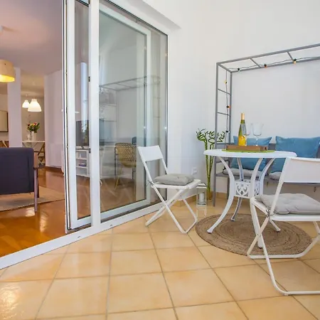 Good Mood 2-bedroom 10mins From Apartman *