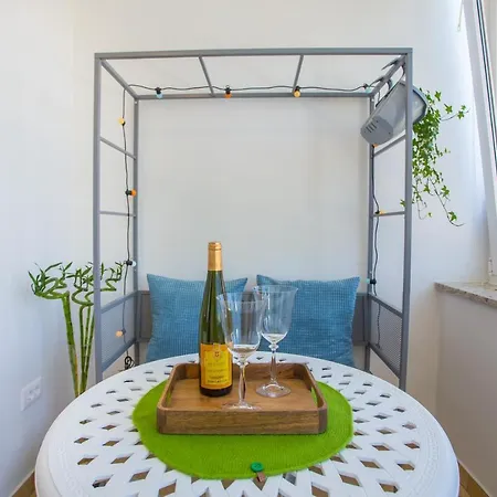 Good Mood 2-bedroom 10mins From Poreč