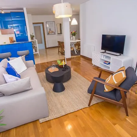 Good Mood 2-bedroom 10mins From * Poreč