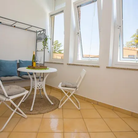 Good Mood 2-bedroom 10mins From Apartman