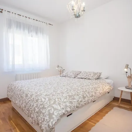 Good Mood 2-bedroom 10mins From Apartman