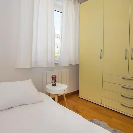 Good Mood 2-bedroom 10mins From Apartman Poreč