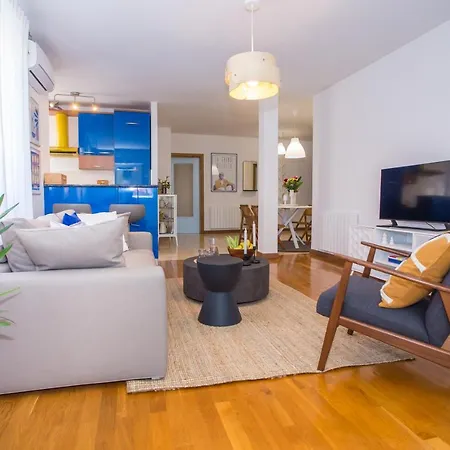 Good Mood 2-bedroom 10mins From Apartment *