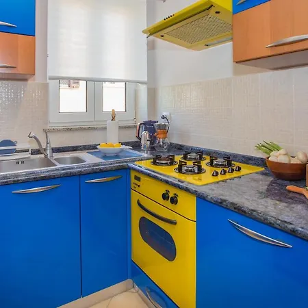 Apartment Good Mood 2-bedroom 10mins From *
